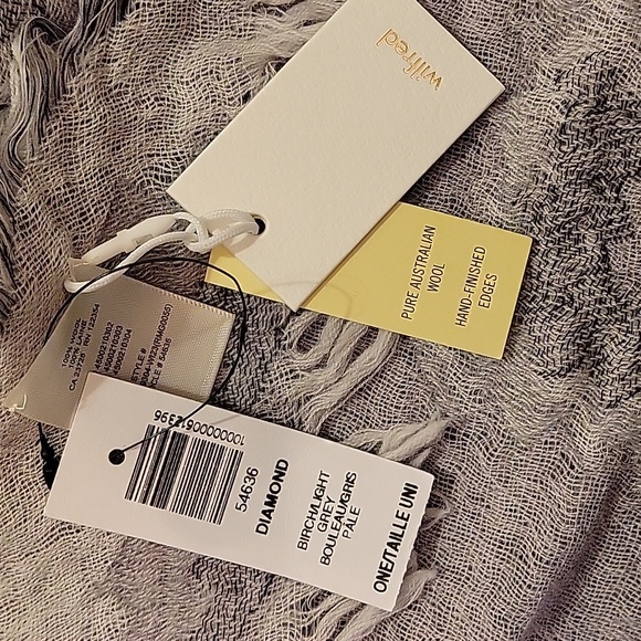 NWT ARITZIA Wilfred Diamond Mosaic Triangle Scarf - Picture 8 of 8